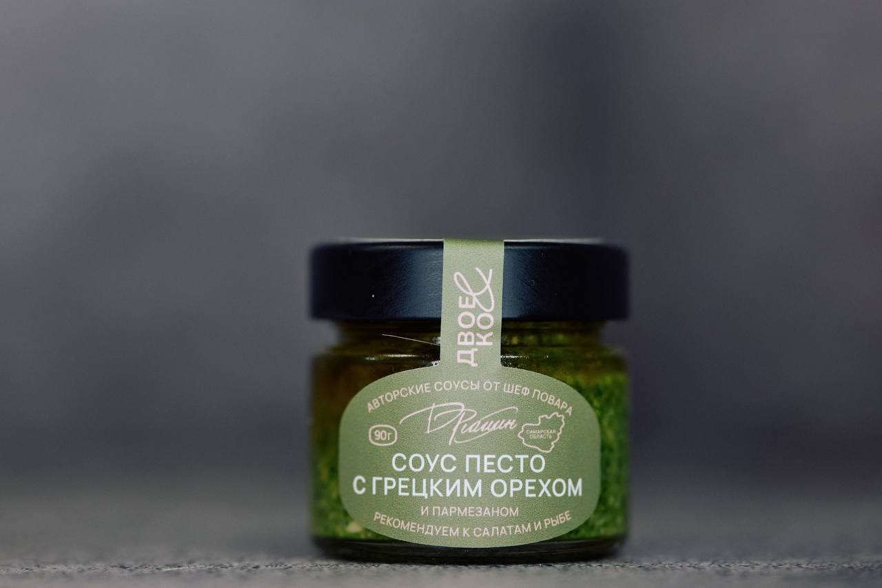 Песто классический с грецким орехом "Двое&Ко"